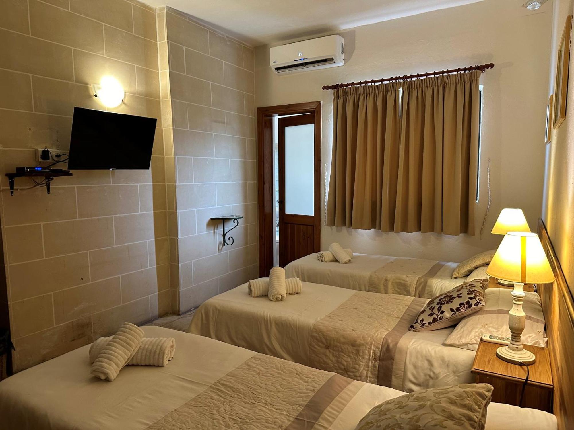 Green Grove Guest House Saint Julian's Bagian luar foto
