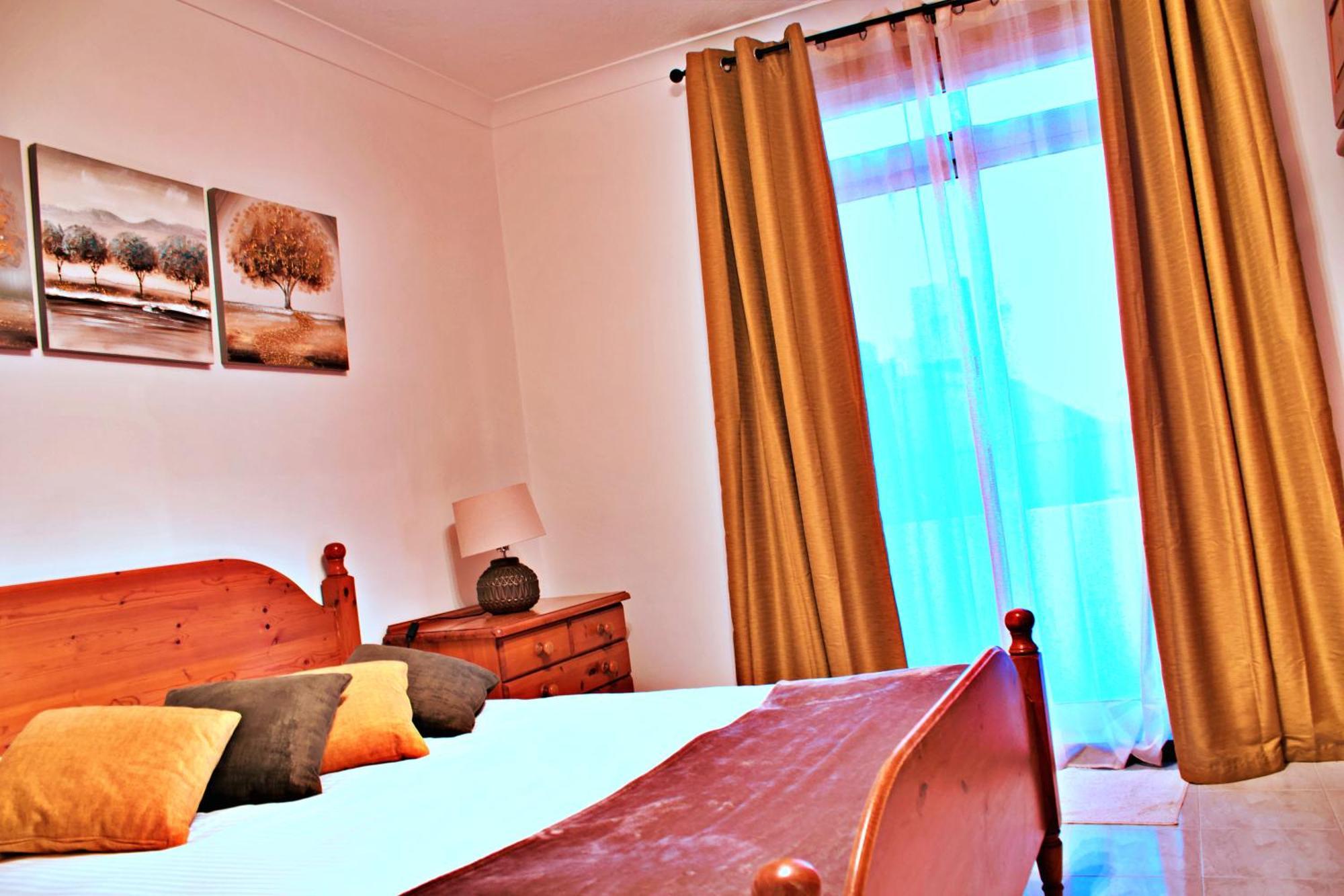 Green Grove Guest House Saint Julian's Bagian luar foto