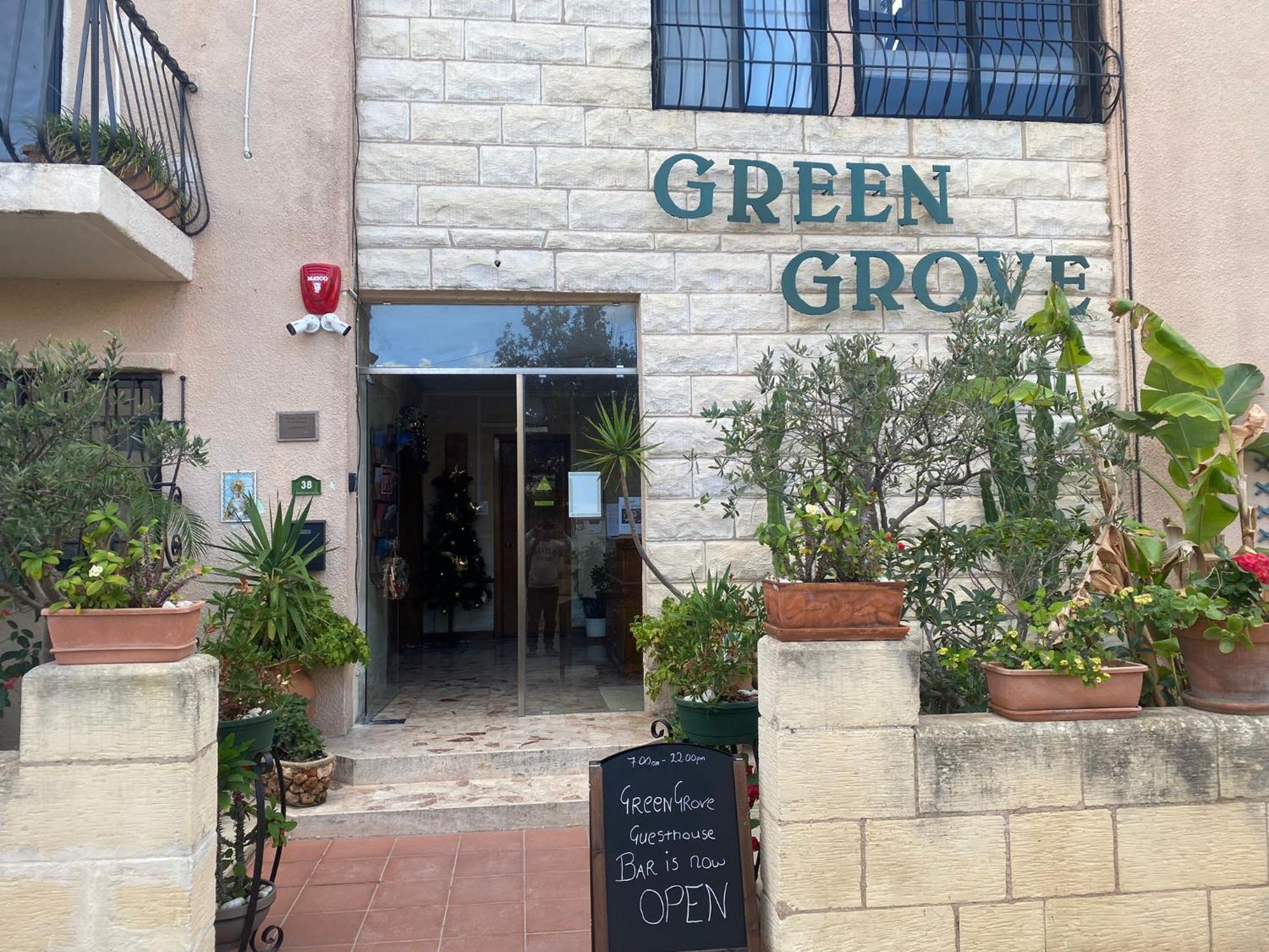Green Grove Guest House Saint Julian's Bagian luar foto