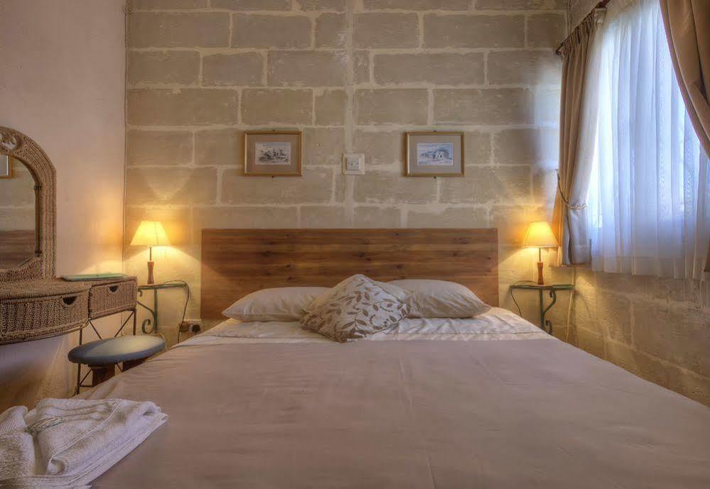 Green Grove Guest House Saint Julian's Bagian luar foto